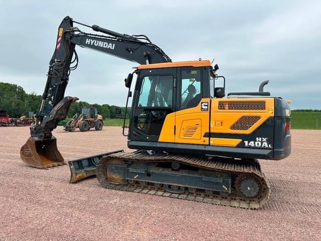 Image of Hyundai HX140AL equipment image 4
