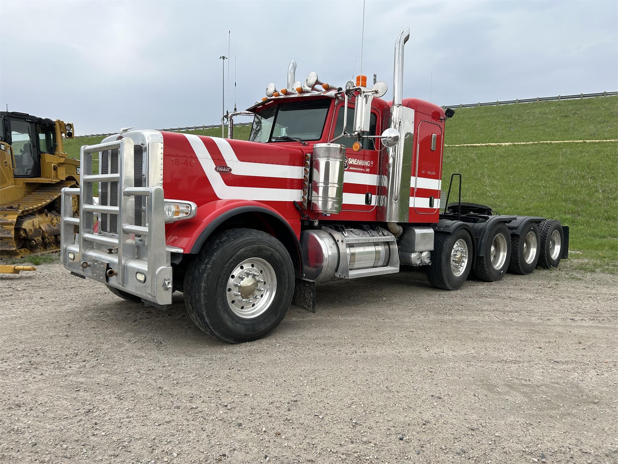 Main image Peterbilt 389