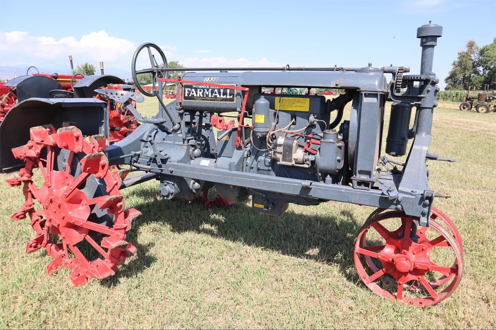 Main image Farmall Regular