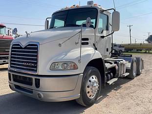 2015 Mack Pinnacle CXU613 Equipment Image0