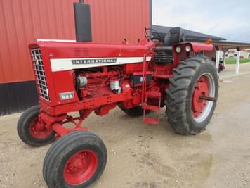 Main image International Harvester 826