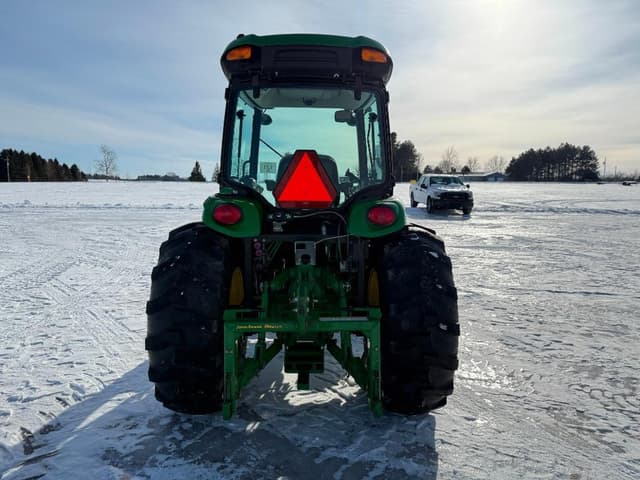 Image of John Deere 4052R equipment image 4