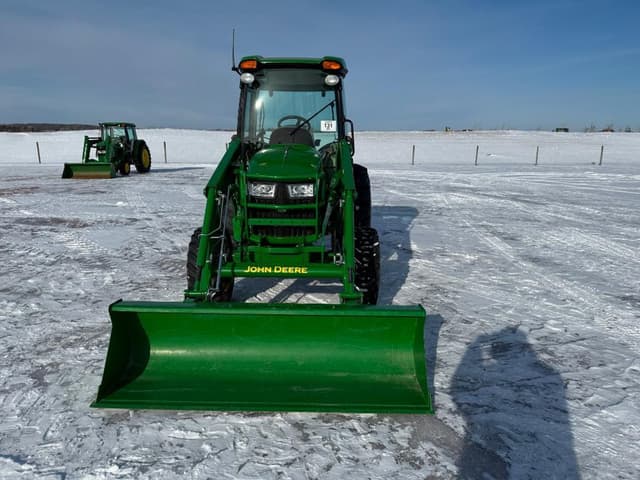 Image of John Deere 4052R equipment image 1
