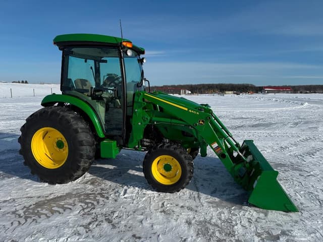 Image of John Deere 4052R equipment image 2