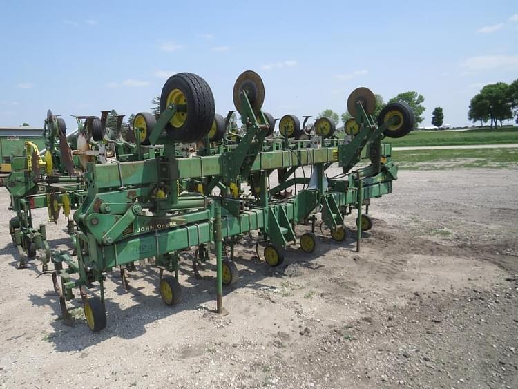 John Deere 845 Equipment Image0