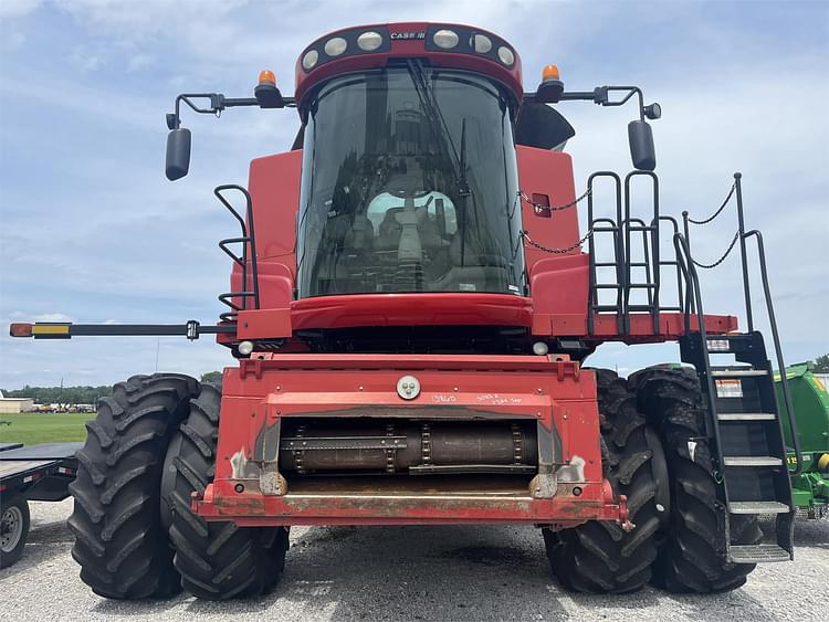 Case IH 7010 Combines Class 7 for Sale Tractor Zoom