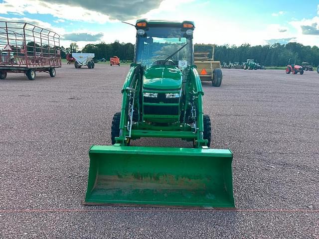 Image of John Deere 3039R equipment image 1