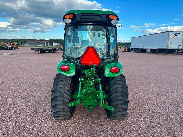 Image of John Deere 3039R equipment image 4