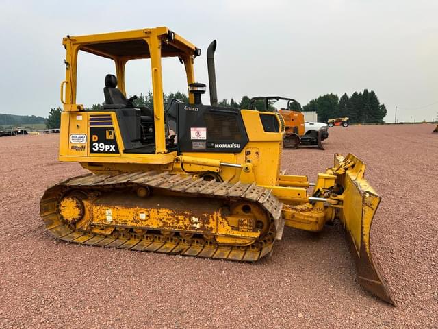 Image of Komatsu D39PX-21 equipment image 2