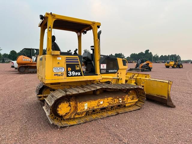 Image of Komatsu D39PX-21 equipment image 3