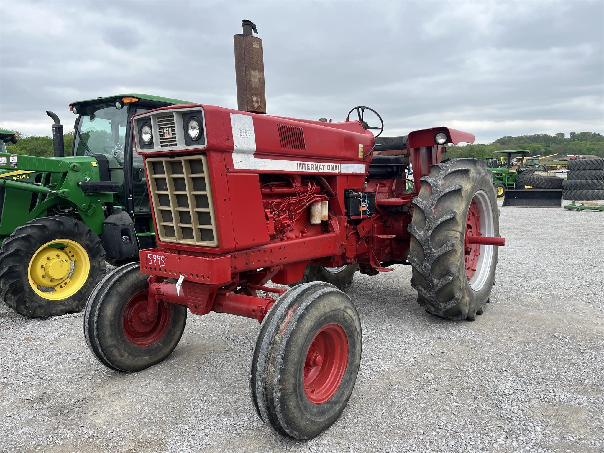 Main image International Harvester 966