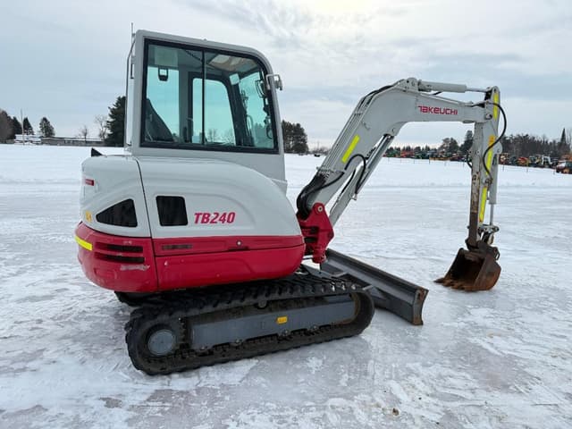Image of Takeuchi TB240 equipment image 2