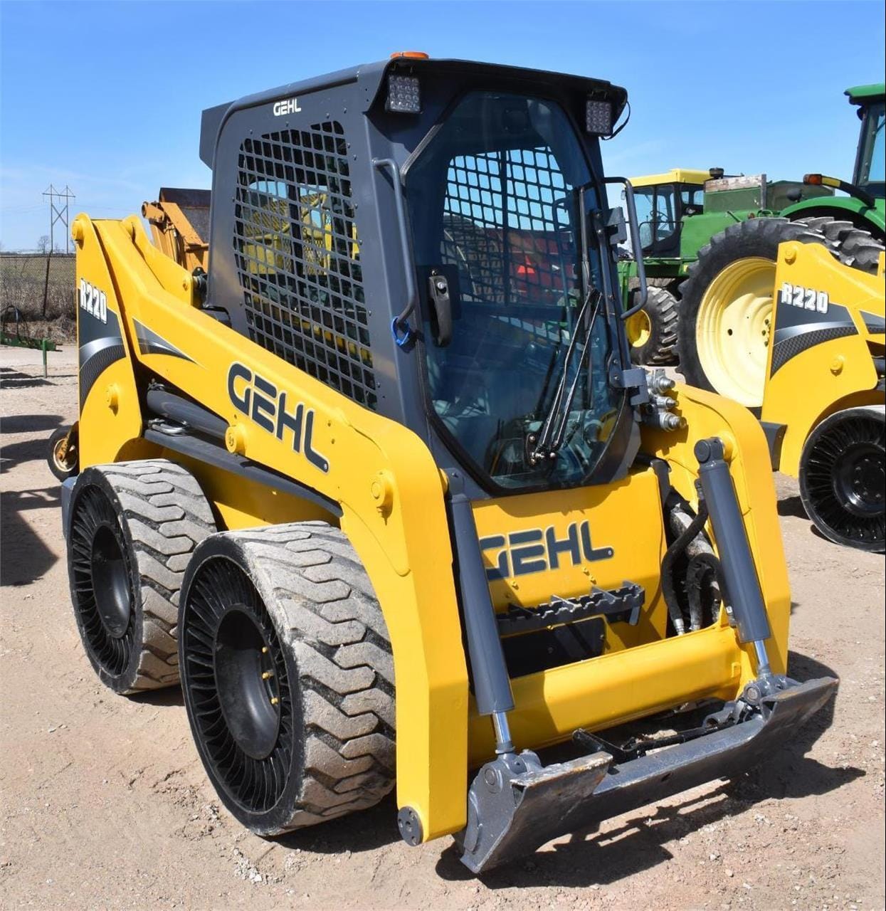 Main image Gehl R220