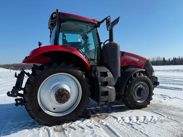 Image of Case IH Magnum 250 equipment image 3