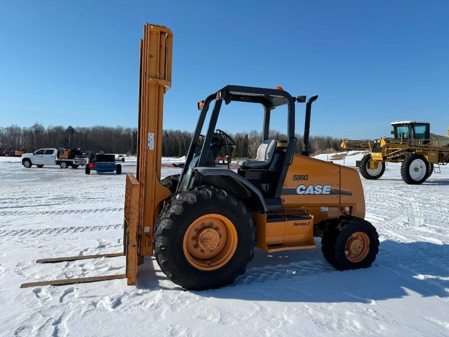 2011 Case 586G Equipment Image0