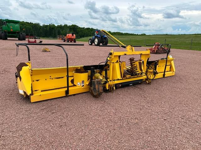 Image of New Holland FI440 equipment image 3