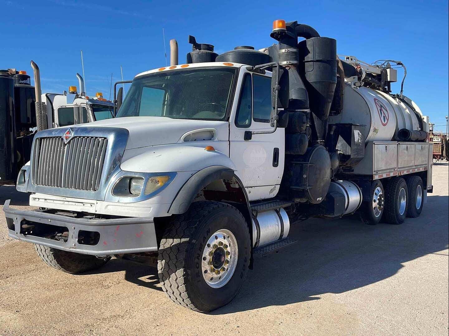 Main image International 7600