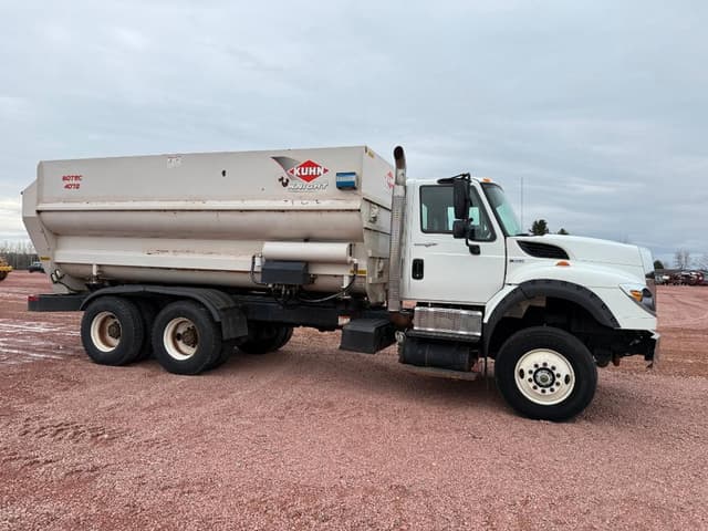 Image of International 7600 equipment image 2