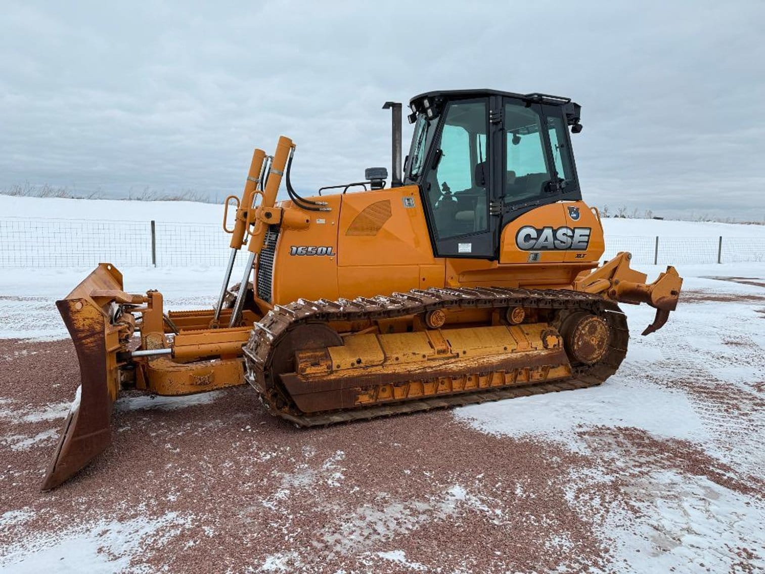 2011 Case 1650L Equipment Image0