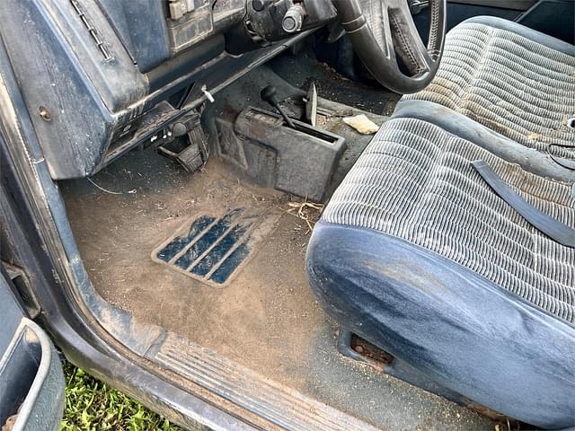 Thumbnail image Chevrolet 2500 8