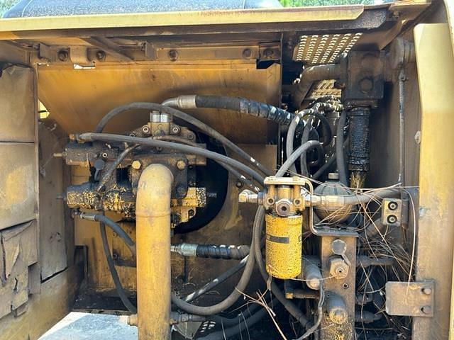 Thumbnail image Caterpillar 320L 21