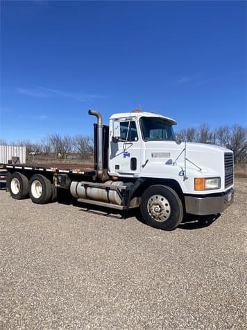 Main image Mack CH613