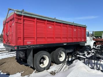 Main image International 4700