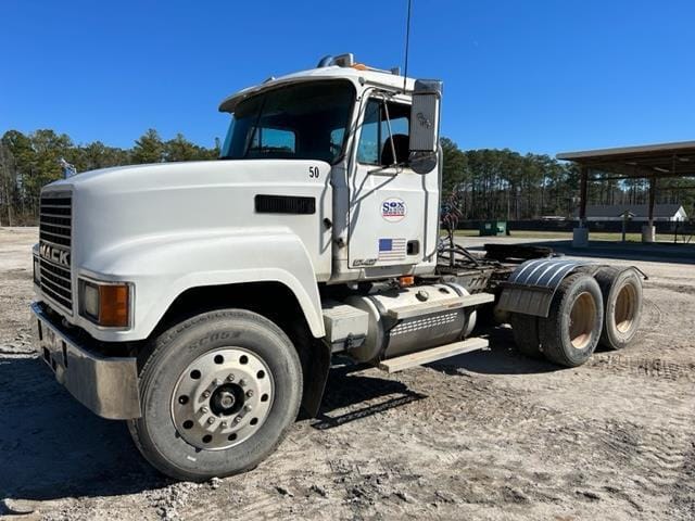 Main image Mack CH613