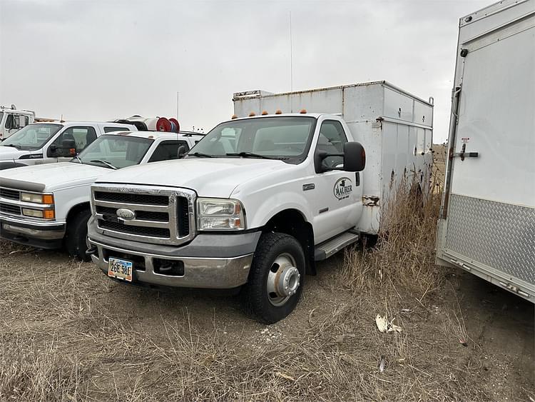 2006 Ford F-350 Equipment Image0