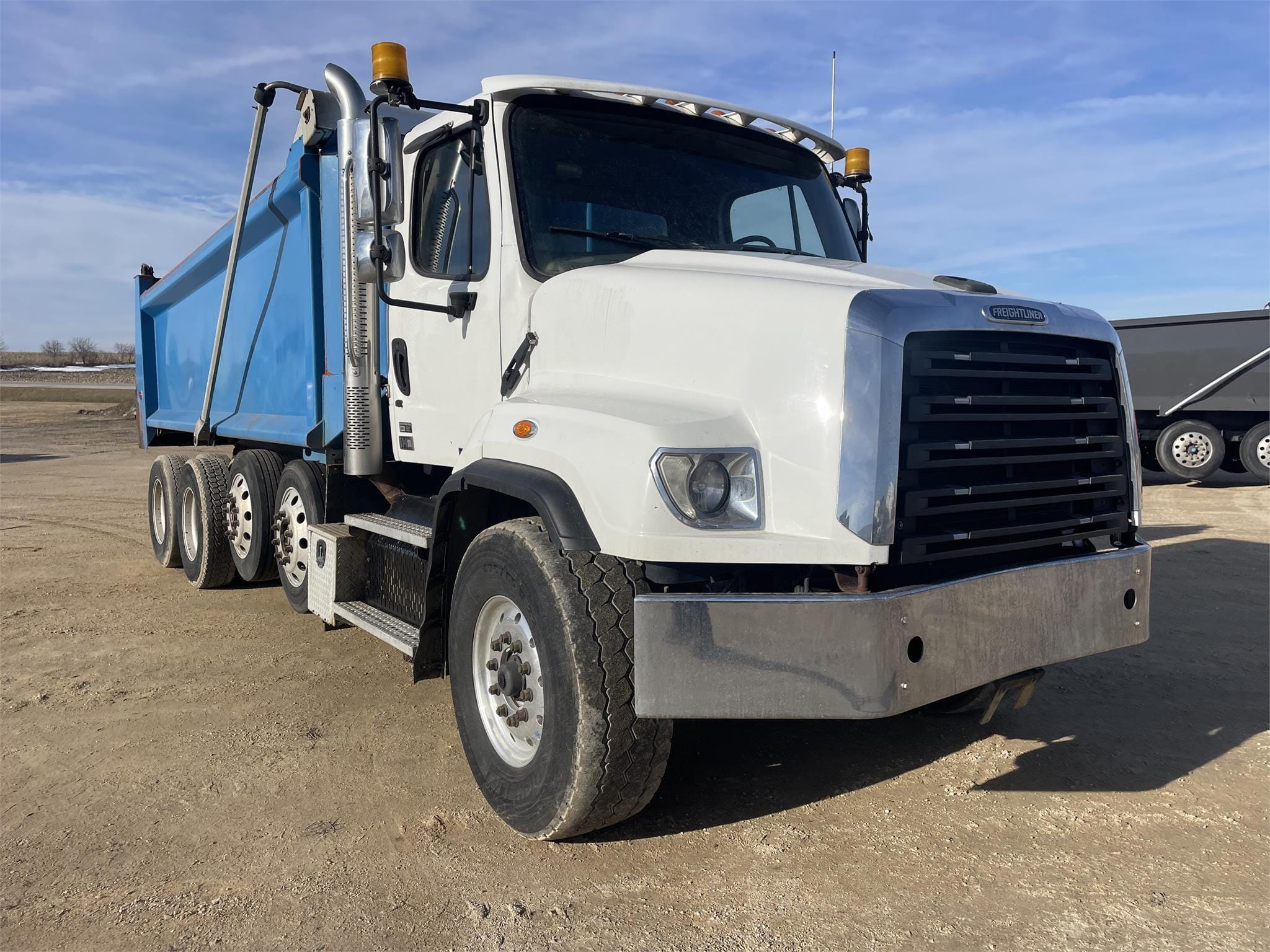 Main image Freightliner 114SD
