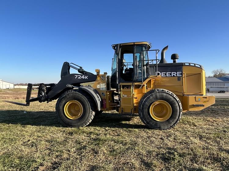 2017 John Deere 724K Equipment Image0