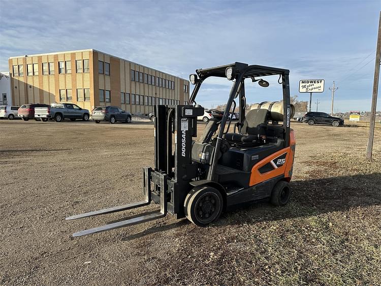 2022 Doosan GC25S-9 Equipment Image0