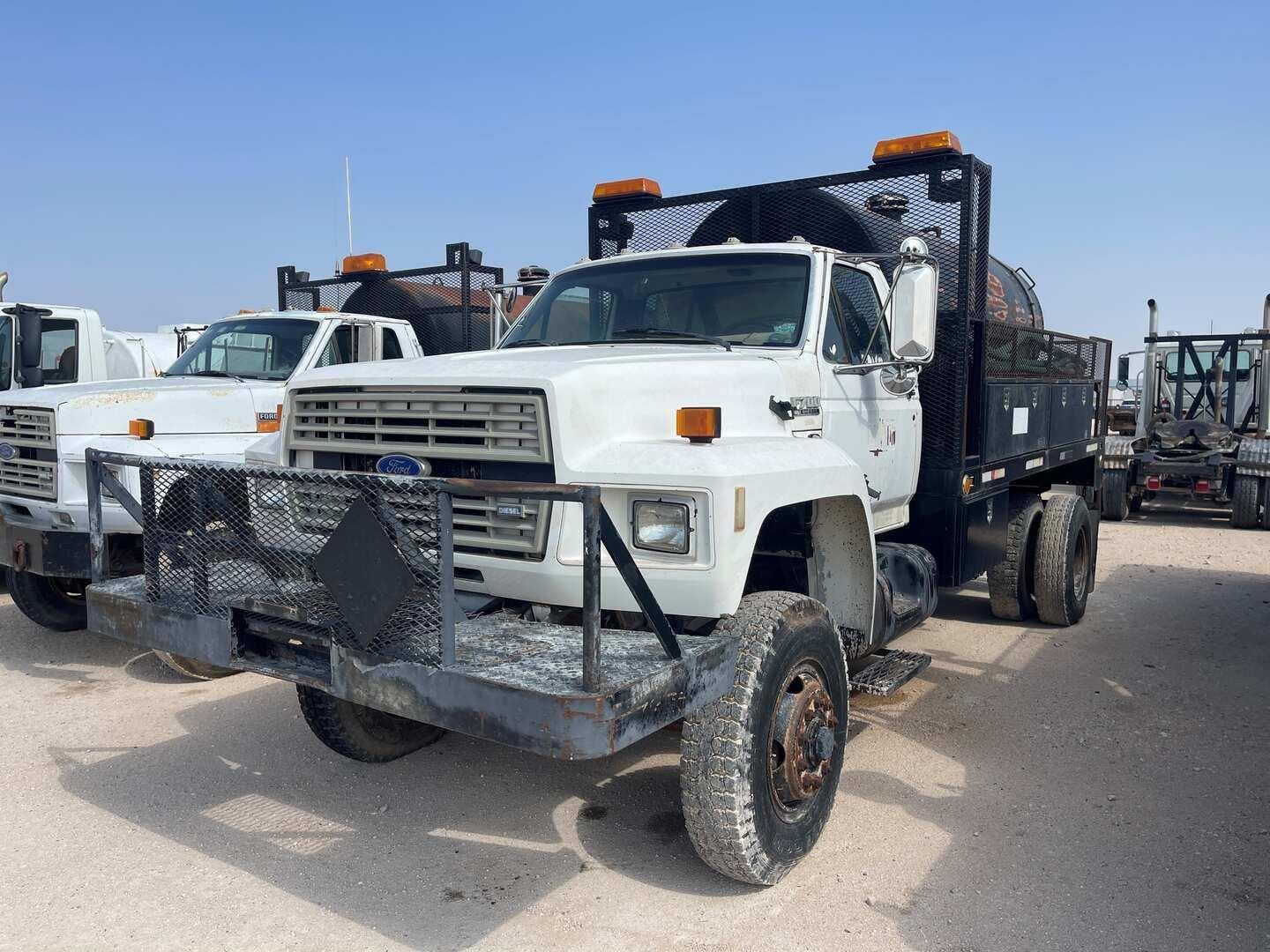 Main image Ford F700