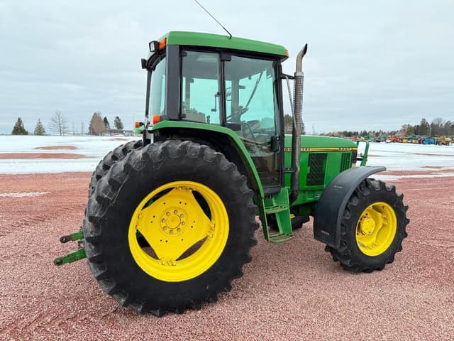 Image of John Deere 6400 equipment image 3