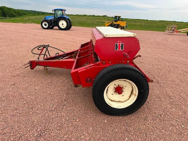 Image of International Harvester 510 equipment image 2