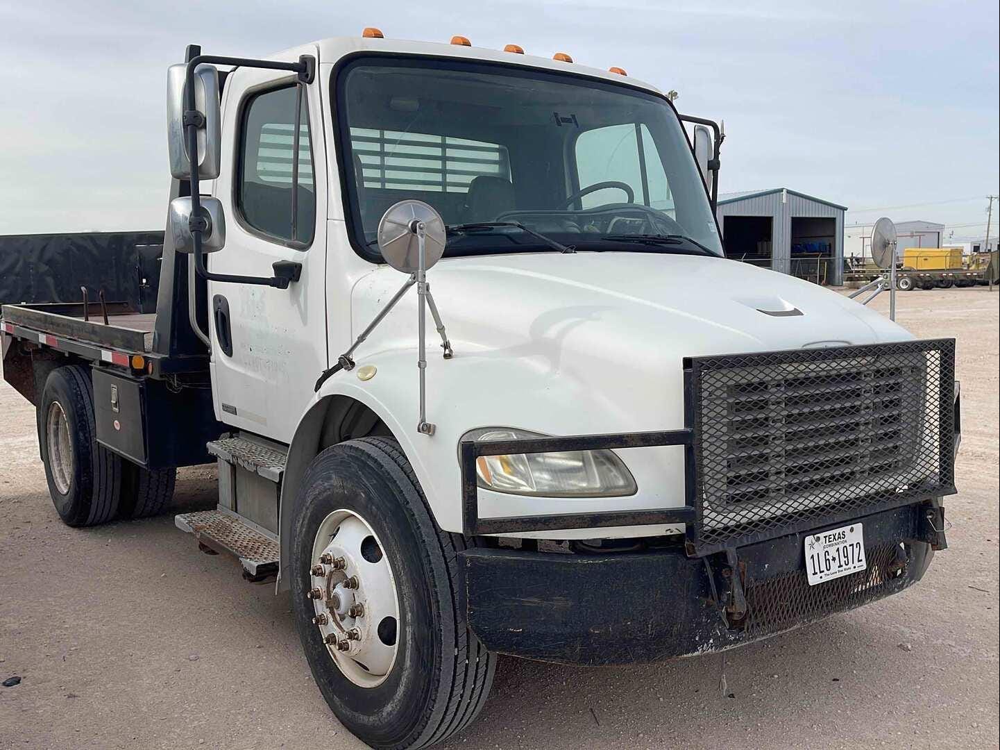 Main image Freightliner Business Class M2 106