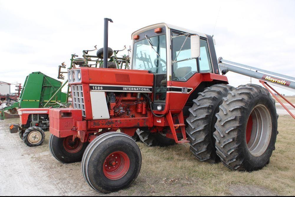 Main image International Harvester 1586