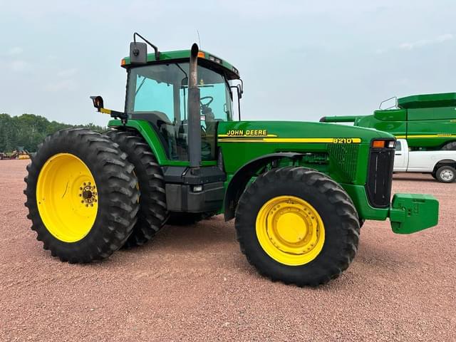 Image of John Deere 8210 equipment image 2