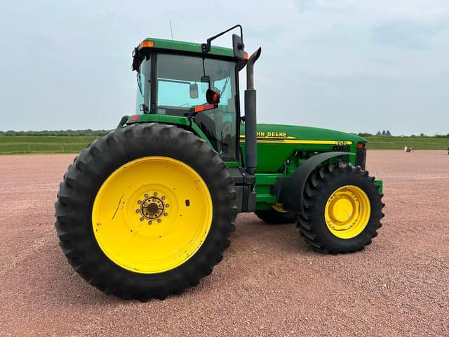 Image of John Deere 8210 equipment image 3