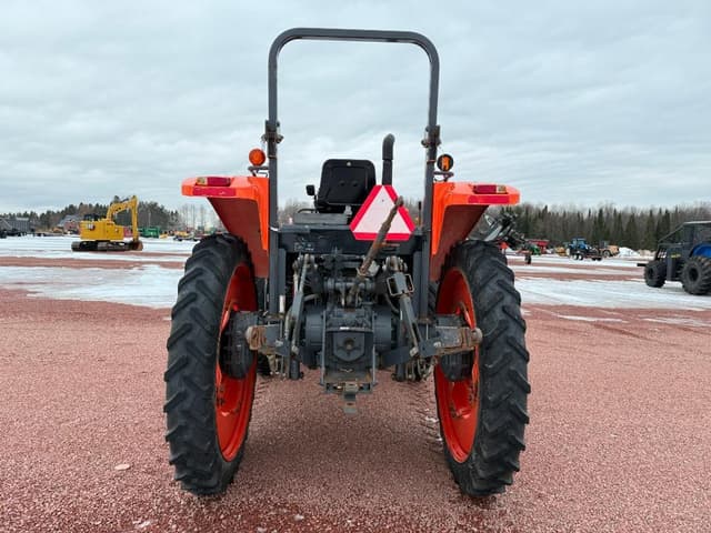 Image of Kubota M6H-101 equipment image 4