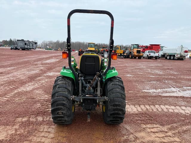 Image of John Deere 3320 equipment image 4