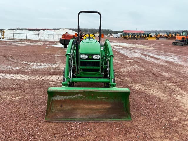 Image of John Deere 3320 equipment image 1