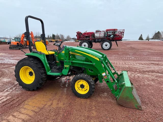 Image of John Deere 3320 equipment image 2