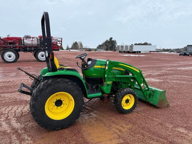 Image of John Deere 3320 equipment image 3