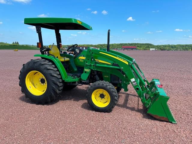 Image of John Deere 4105 equipment image 2