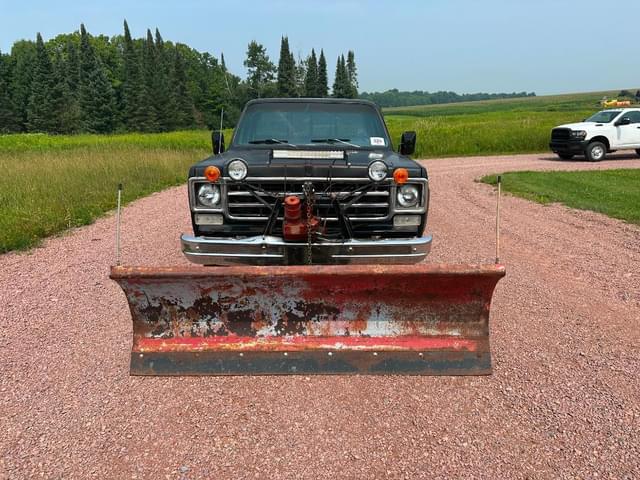Image of Chevrolet K10 equipment image 1