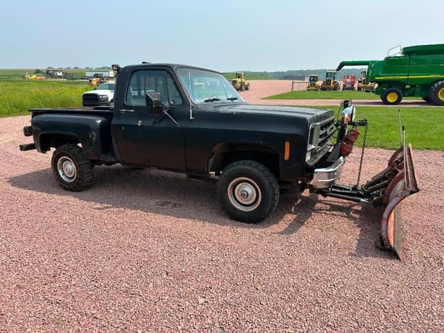 Image of Chevrolet K10 equipment image 2