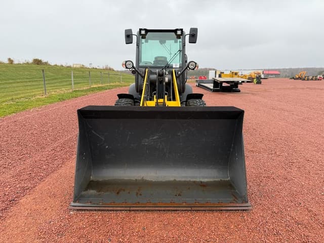 Image of New Holland W80C equipment image 1