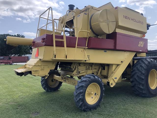 1990 New Holland TR86 Combines Class 6 for Sale | Tractor Zoom