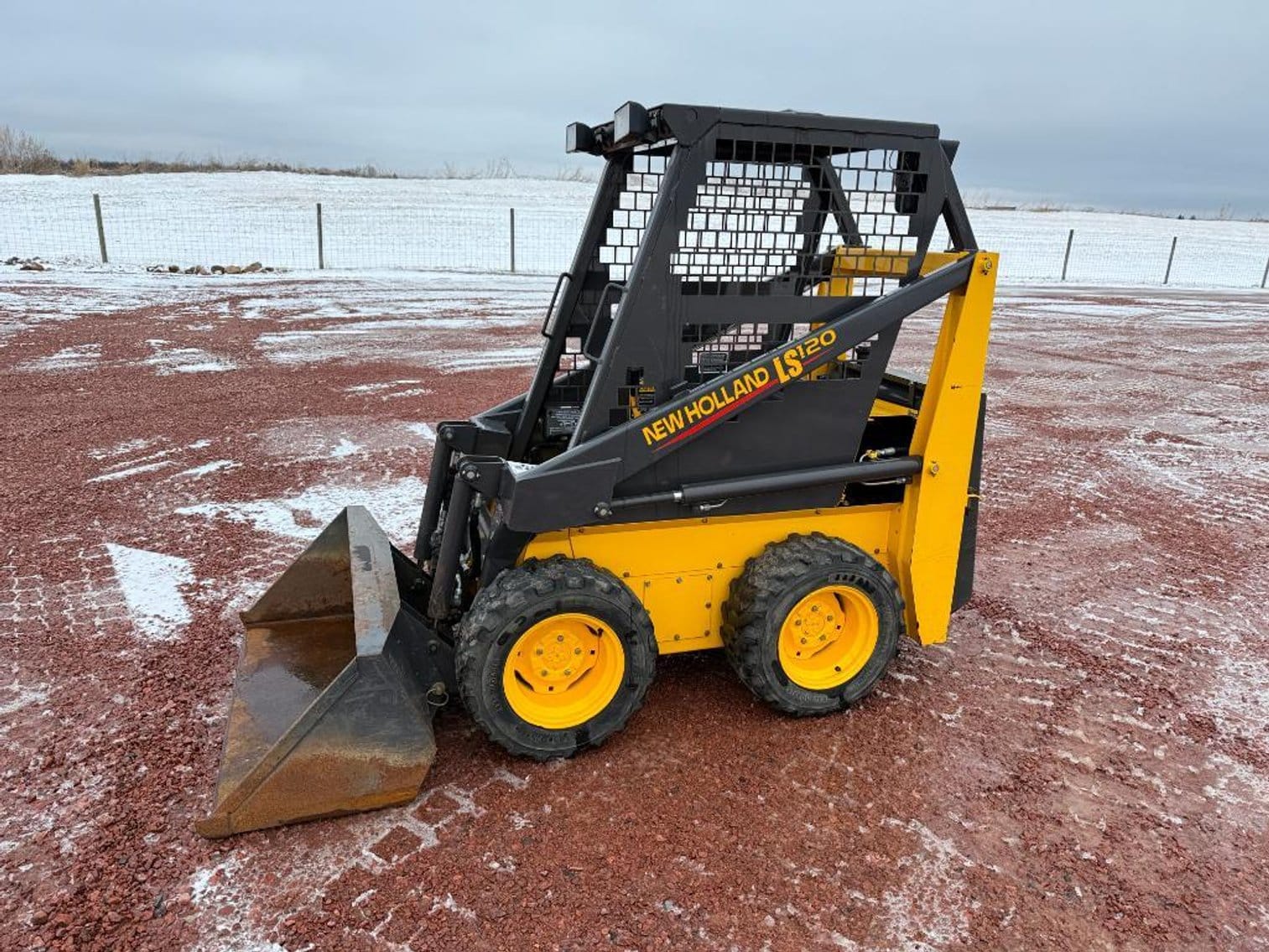 2005 New Holland LS120 Equipment Image0